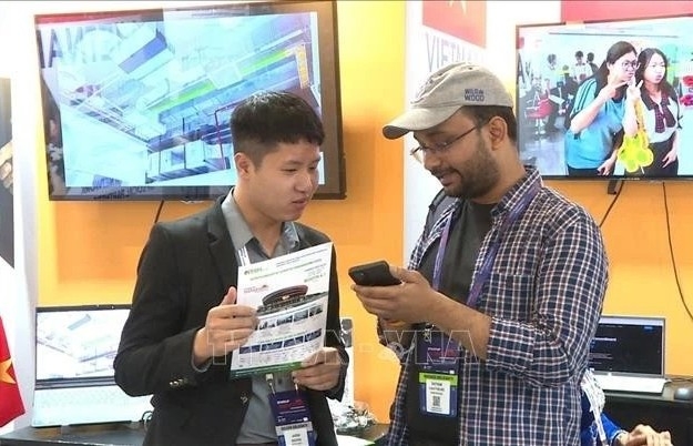 Vietnamese enterprises float products at world