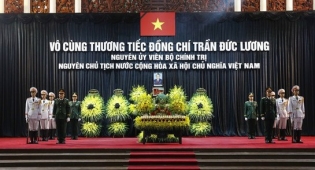 Respect-paying ceremony for former President Tran Duc Luong held