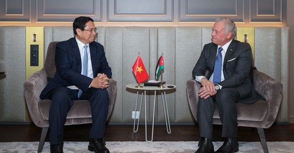 Prime Minister Pham Minh Chinh meets Jordanian King Abdullah II bin Al-Hussein in Nice