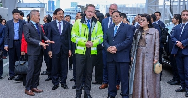 Gov’t chief conducts fact-finding tour to Estonia